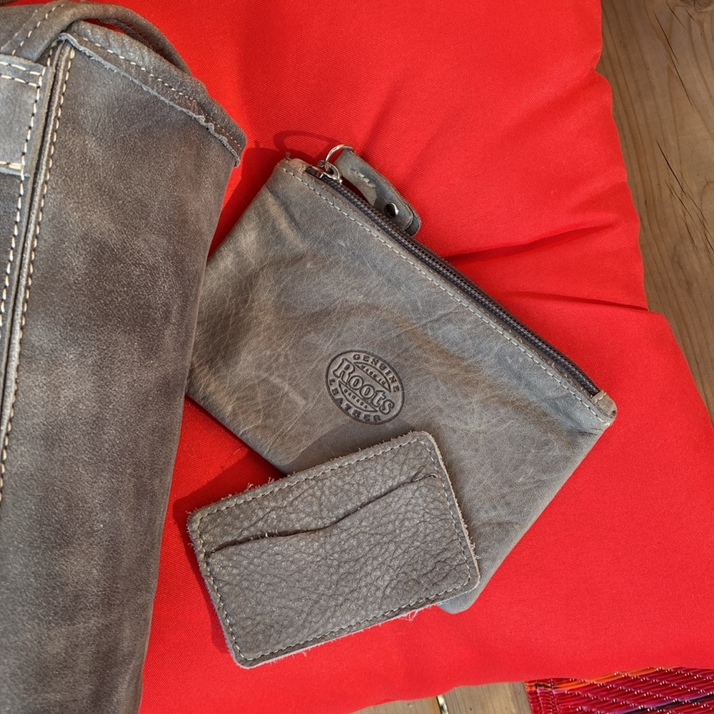 Leather ROOTS backpack w/pouch - Picture 6 of 12